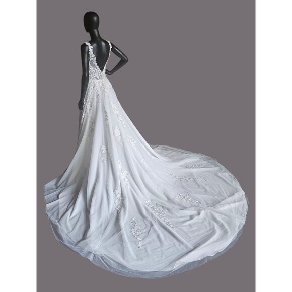 NWOT Ivory A-Line Wide Strap V-neck Plunge Wedding Gown - Mori Lee - Picture 9 of 13